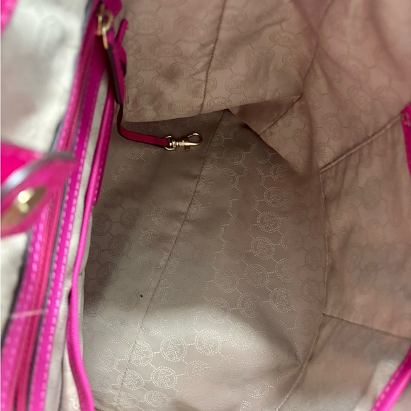 Michael Kors Pink Jet Set Travel Large Saffiano Leather Tote Bag. Like New - Picture 4 of 4